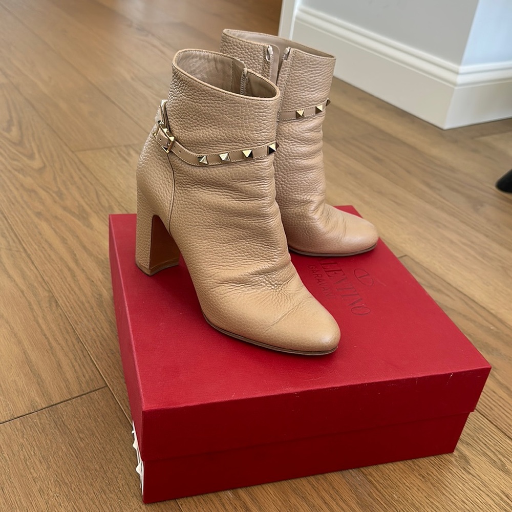 Valentino RockStud booties - nude with gold studs